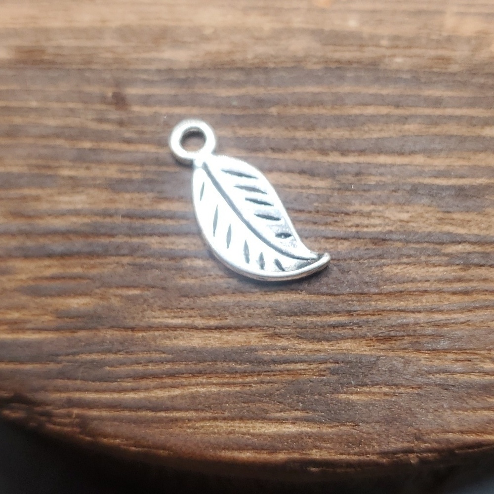 P133 floating leaf charm